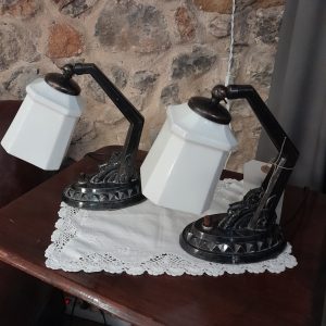Lámparas de sobremesa austrohúngaras de estilo Art Decó con pantalla de vidrio opalino blanco c.1920-1945