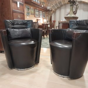 Pareja de sillones giratorios fabricados por Ligne Roset, Francia
