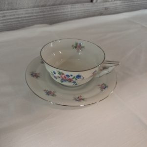 Bonita taza vintage de origen checo tamaño café moka.