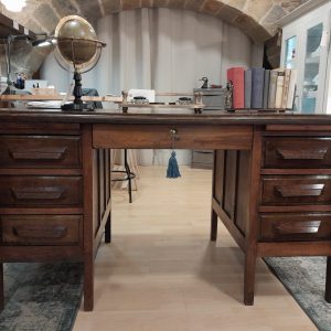 Escritorio vintage de roble años 1940-1940.
