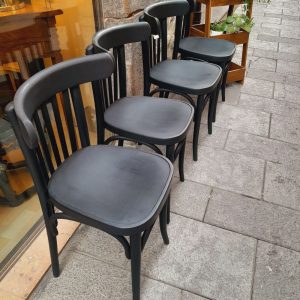 Joc vintage de 4 cadires estil Thonet model 763 fabricades a la República Txeca.